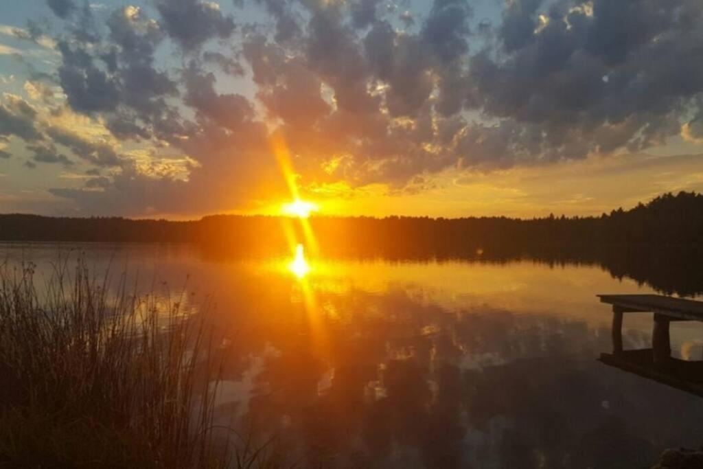Bungalow Direkt Am See, Mit Eigenem Boot Родинг Экстерьер фото